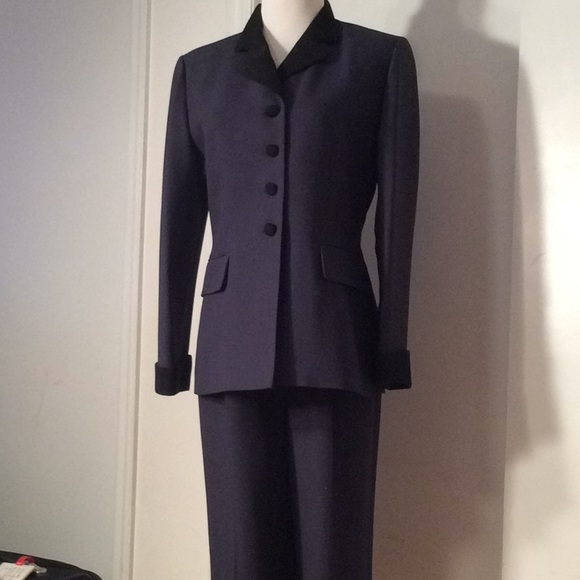 Albert Nipon petite, 3 piece suit. - Picture 5 of 8